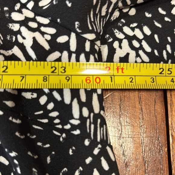 Catherines Black & White Button Front Blouse Size 0X 14/16 Woman - Picture 3 of 10